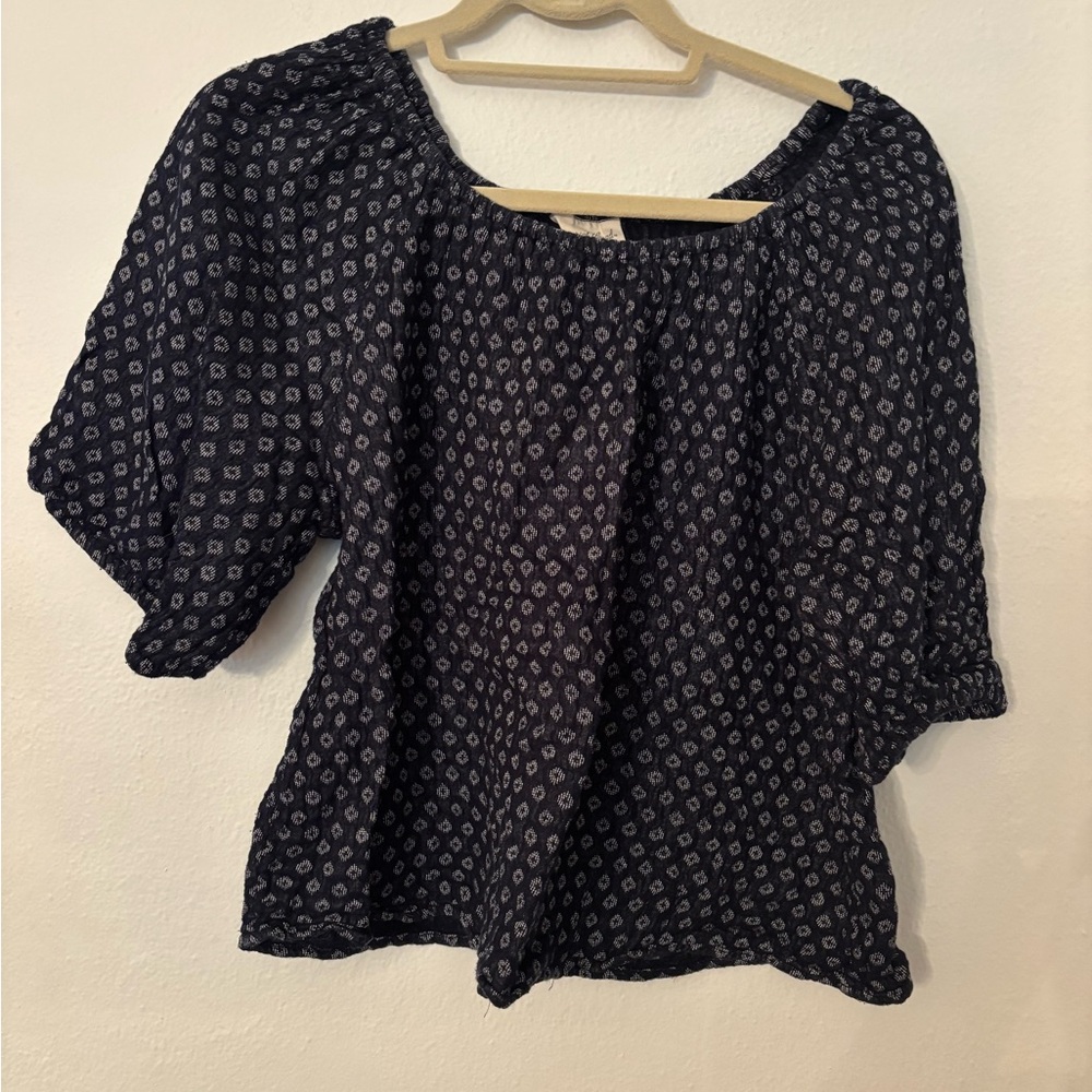 Black patterend top